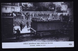 GREVE GENERALE DES CHEMINS DE FER - Gares - Avec Trains