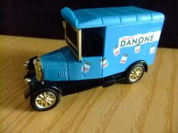 CAMION  CON PUBLICIDAD  DANONE - Corgi Toys