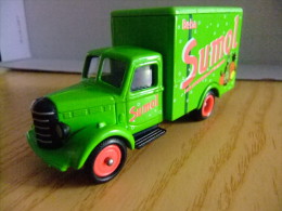 CAMION BEDFORD 30 CWT VAN CON PUBLICIDAD  SUMOL Una Especialidad En Frutas - Corgi Toys