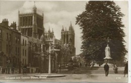 AVON - BRISTOL - CATHEDRAL AND QUEEN'S STATUE RP Av55 - Bristol