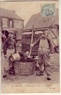 Série  En Beauce    28   Fabrication Du Cidre. Un Pressoir - Autres