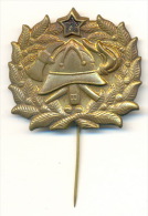 Fireman Cap Badge With Red Star - Bomberos