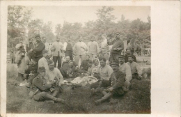 13 ème R.I. - Nevers (58 - Nièvre) Groupe De Poilus -n° 13 Sur Cols Et Képis -Carte Photo En Très Bel Etat Voir 2 Scans) - 1914-1918: 1. Weltkrieg