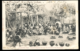 FIDJI DIVERS / Femmes Indigènes Fabricant Des Marmites Et Des Gargoulettes / - Fidji
