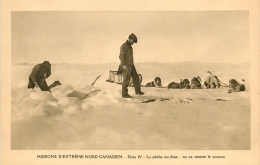 Pêche Sous La Glace Dans L´Extrême Nord Canadien - CPA En Très Bel Etat (voir 2 Scans) - Zonder Classificatie