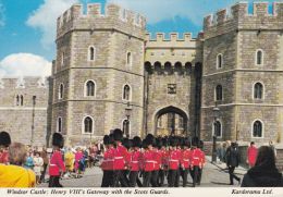 Cp , ANGLETERRE , Windsor Castle , Henri VIII's Gateway With The Scots Guards - Windsor Castle