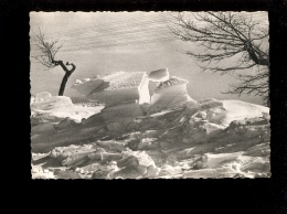 LAGUIOLE Aveyron 12 : Station De Sports D'hiver  Neige Et Glace Après La Tourmente - Laguiole