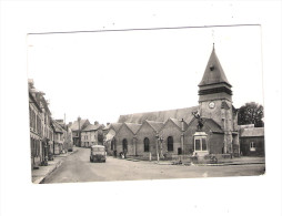 60 SONGEONS - Place De L´ EGLISE - 1957 - MONUMENT Aux MORTS Estafette Gendarmes Uniforme  BYRRH Vélo - Songeons