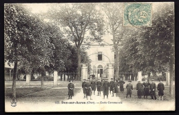 CPA ANCIENNE- FRANCE- DUN-SUR-AURON (18)- L'ECOLE COMMUNALE AVEC TRES BELLE ANIMATION GROS PLAN- TILLEULS- - Dun-sur-Auron