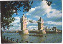 Royaume-Uni. Londres. Tower Bridge From The Wharf. - River Thames