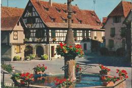 67 Dambach La Ville  Sont Village Et Sa Fontaine Fleuries - Dambach-la-ville