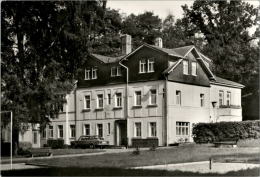 AK Bad Lausick, Verwaltungsgebäude Und Ärztehaus, Gel, 1980 (PKW Lada) - Bad Lausick