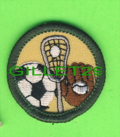 SCOUTISME - ÉCUSSON EN TISSU, SCOUT - SPORTS, SOCCER, FOOTBALL - BASEBALL - LA CROSSE - - Padvinderij