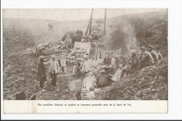 CPA MILITARIA : Des Cavaliers Français Et Anglais Se Reposent Ensemble Près De La Ligne De Feu - Guerre 1914-18