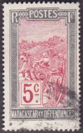 Madagascar Obl. N° 131 - Transport En Filanzane 5 Cts Noir Et Rouge - Oblitérés