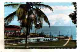 Le Gosier Vue Sur La Piscine Et Salle En Terrasse De L'Hotel Restaurant De L'Ajoupa - Pointe A Pitre