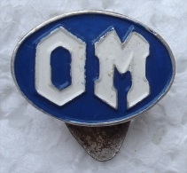 Old Lapel Pins Badge . Ancienne Boutonnière Manchette . OM . Tracteur Groupe FIAT . Chariot élévateur . Camion . Autobus - Fiat