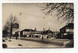 CPSM 94 : ARCUEIL  Place  Avec Pub Yacco   1947  A  VOIR !!!!!! - Arcueil