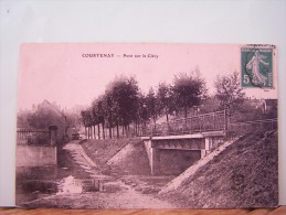 COURTENAY (LOIRET) PONT SUR LA CLERY. - Courtenay