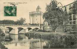 Dép 66 - Publicité Absinthe Berger à Droite Sur Le Mur - Perpignan - La Basse, Le Pont Et Le Castillet - état - Perpignan