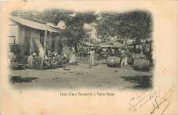 Juin13 597 : Porto-Novo  -  Cour D'une Faclorerie - Benín