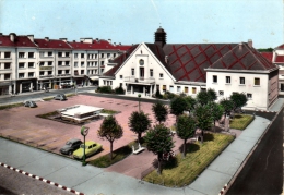 CHARMES - L'hotel De Ville Et La Place Henri Breton - Charmes