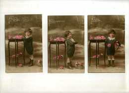 - LOT DE 3 CPA . PETIT GARCON AVEC DES  FLEURS DEVANT UN GUERIDON  . - Collections, Lots & Series