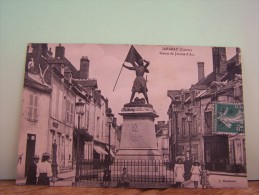 JARGEAU (LOIRET) LES COMMERCES. LES MAGASINS. STATUE DE JEANNE D'ARC - Jargeau