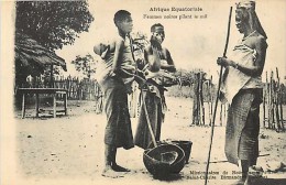 Juin13 668 : Afrique équatoriale  -  Femmes Noires Pilant Le Mil  -  Birmandreis - Autres & Non Classés