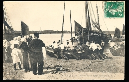 62 ETAPLES SUR MER / Mise à L'eau D'un Bateau / - Etaples