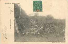 Juin13 807 : Haute Guinée  -  Halte Dans La Brousse - Guinea