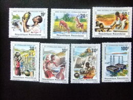 RWANDA  - REPUBLIQUE RWANDAISE  1981  - ANNÉE NATIONAL DE L'HYDRAULIQUE RURALE  Yvert & Tellier Nº  1032 / 1038 ** MNH - Neufs