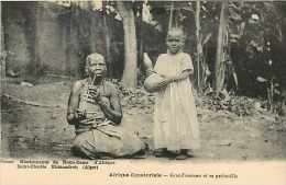 Juin13 842 : Grand-mère Africaine Et Sa Petite-fille  -  Afrique équatoriale  -  Missions St Charles Birmandreis - República Centroafricana