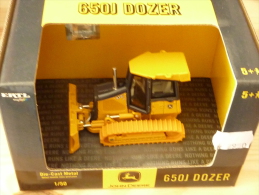 Ertl Britains 15835, John Deere 650J Dozer, 1:50 - AMT & Ertl