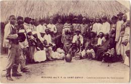 Congo  Français  Missions Des Pères Du St Esprit  Catéchistes Instruisant Les Catéchumènes - Congo Français