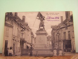 JARGEAU (LOIRET) LES COMMERCES. LES MAGASINS. STATUE DE JEANNE D´ARC.   8258CL - Jargeau