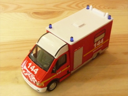 Burago 18-32004, Renault Master Ambulance CH, 1:50 - Burago