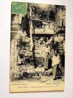 Carte Postale Ancienne : LAOS : La Maison De Pierre , Près Savannaket Avec 2 Habitantes , Timbre - Laos