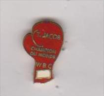 Pin's  T. JACOB  CHAMPION DE MONDE W B C - Boxen