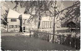 AK SW Oberhof / Thüringen. Haus Der Freundschaft Im Schnee Echte Fotografie - Handabzug HO-Foto-Labour, 14 X 8,9 Cm - Oberhof