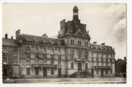 COUTANCES. - L'Hôtel De Ville.  CPSM 9x14 - Coutances