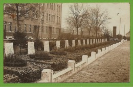 CARTE PHOTO - Cimetière Militaire à Localiser - Soldats Morts En Mai (?) 1917.. - Cimetières Militaires