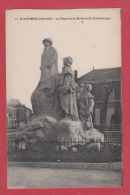 SAINTE HERMINE --> La Place Et Le Monument Clémenceau - Sainte Hermine