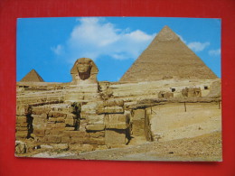 Giza The Sphinx With Khephren And Mykerinos Pyramids - Gizeh