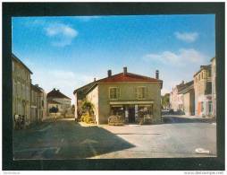 CPSM - Blaiserives ( Haute Marne 52) - La Place ( Animée Vélo Solex Peu Visible Magasin COOP COMBIER CIM )  ) - Blaiserives