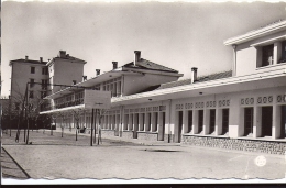 AUMALE     LE NOUVEAU GROUPE SCOLAIRE   ANNEE 1960 - Aumale