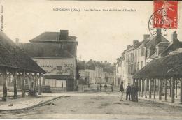 SONGEONS   ***  Les Halles Et Rue Du Général Bouflers***   Cpa Très Animée - Songeons