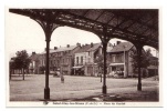 Saint-Eloy-les-Mines, Place Du Marché, Animée, Commerces, Automobiles, L. Thévenin - Saint Eloy Les Mines