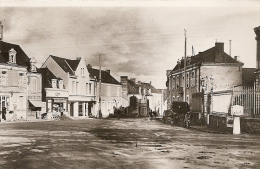 49 TIERCE  PLACE DE LA MAIRIE  1948 TIMBREE BON ETAT VOIR LES 2  SCANS - Tierce