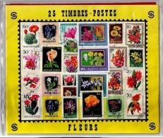 Timbre Pochette De 25  Timbres De Fleurs MAGYAR POSTA Des Années 1980 - Emisiones Locales